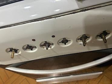 qaz satisi: Qaz Peci Her seyi isley Veziyyetdedi sadce 2 eded xod verme yeri — 1