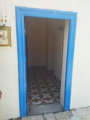 binə evlər: Ev – küçəyə çıxışı olan, tək mərtəbəli kiçik tikili. Xüsusiyyətlər: - — 3