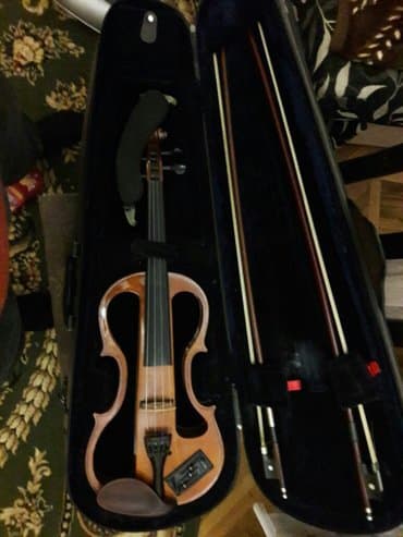 скрипка и электрогитара: Skripka elektron carlo giordano. əla tembri var, ünvan xalqlar — 4