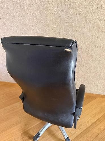 Офисные, игровые кресла: С колесиками, Рукояти не регулируются — 7