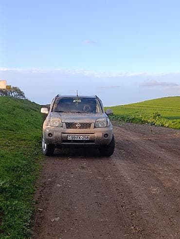 s150 satılır: Nissan X‑Trail (T30) – gümüş rəngli, 5 qapı, kompakt krossover/SUV — 1