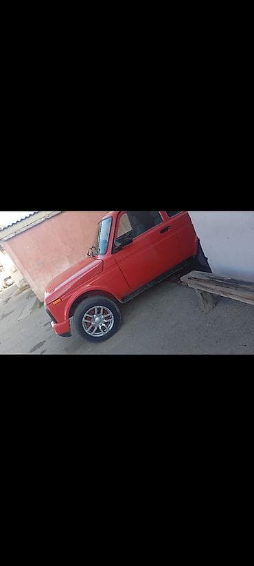 lada 09: LADA Niva (VAZ 2121) – parlaq qırmızı rəngdə şəhər və off-road üçün — 9