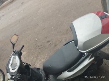 мапет: Grand Moto skuter - Korpusu gümüş rəngdə, şəhər üçün komfortlu skuter — 3