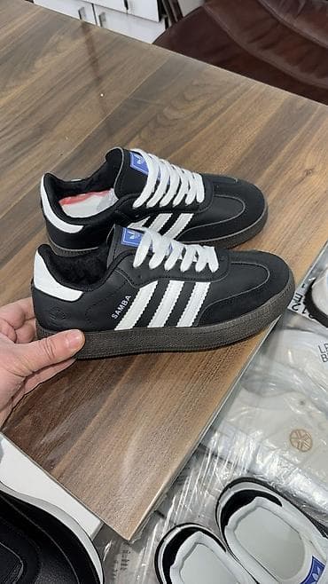 Məhsul: Qara-ağ idman ayaqqabısı, “Samba” üslubu Xüsusiyyətlər: -