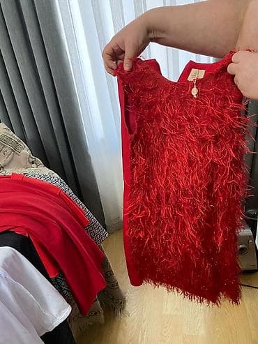 doktor meral's elixir: Qırmızı tük və parıltı detallı qısa don - Rəng: parlaq qırmızı - — 1