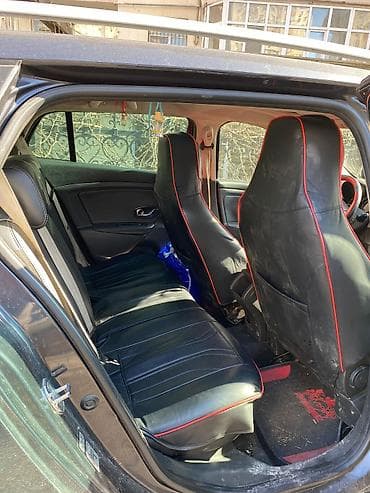 renault megane: Renault Megane: 1.5 l | 2013 il 380 km — 5