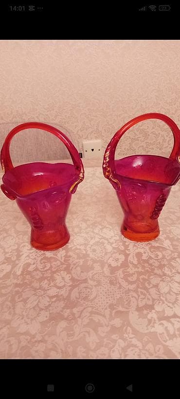 Şüşə dekorativ səbət dəsti (2 ədəd) sovetimdiyaxwi veziyyetdedi.cutu