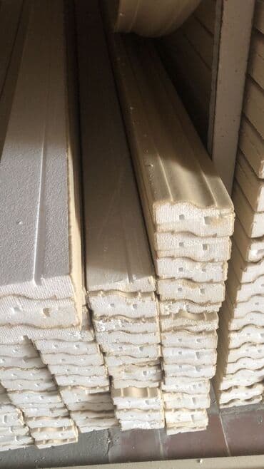 Bu divar kalıbı, yüksək sıxlıqlı xammal əsasında istehsal edilmişdir