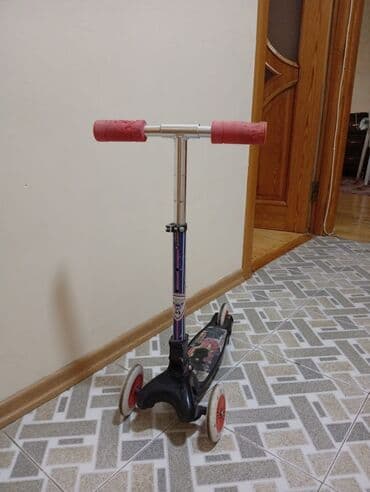детский мотоцикл каталка: Uşaq üçün 3 təkərli skuter - Ön hissədə iki təkər, arxada bir təkər – — 1