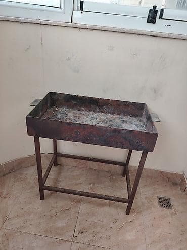 Mangal (kömürlə işləyən), metal korpuslu, ayaqlı model