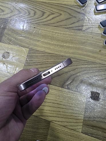 samsung omnia ii: IPhone 16 Pro Max, 256 GB, Natural Titanium, Face ID — 6