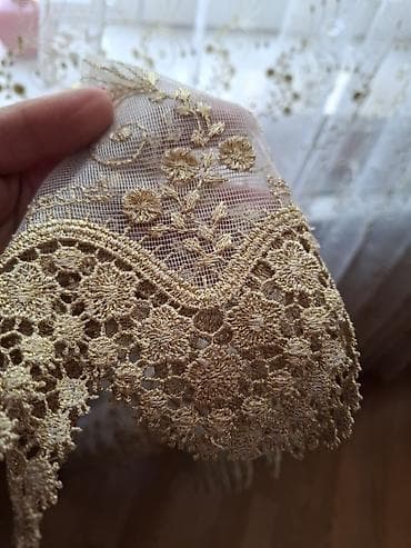 8 mart gullar: Qızılı naxışlı tül pərdə seti - Material: incə tor tül üzərində — 3