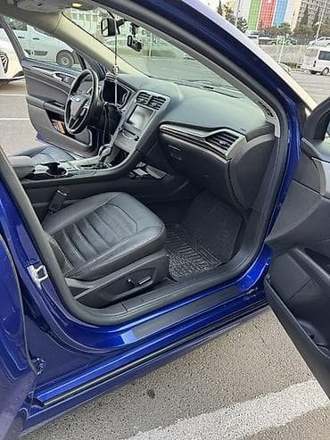 balta disk: Ford Fusion sedan – mavi rəng, 4 qapı, ön və arxa park yerlərində — 10
