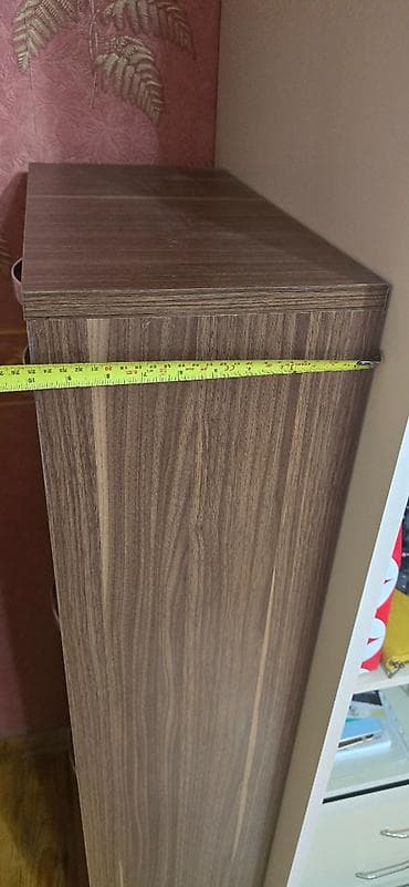 Ayaqqabı dolabı satılır
Hündürlük 1.3 mtr
Eni 50 cm
Dərinlik 25cm — 2