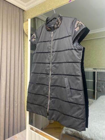 jiletler qadin ucun: Jiletka, 42-44 razmer. Boynunda qaşların birazı tökülüb. Başqa — 2