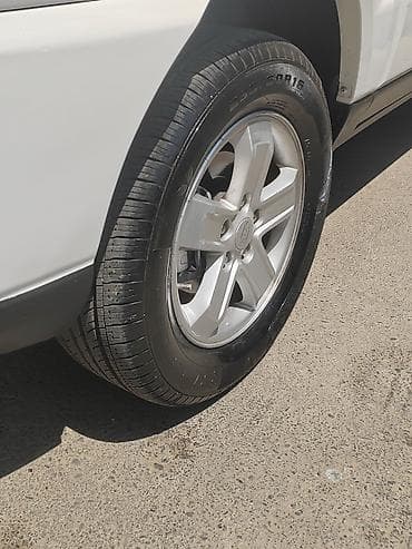 bmw e60 m: Kia Sportage: 2 l | 2008 il Ofrouder/SUV — 4