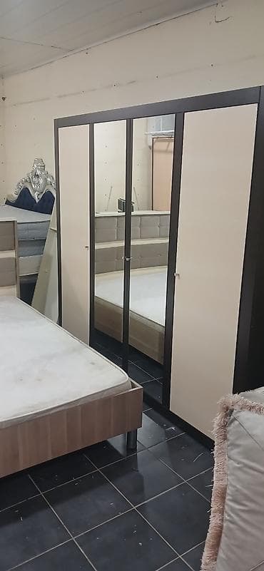 Мебель: Yataq otağı mebel dəsti Tərkib: - 4 qapılı qarderob: iki mərkəzi — 5