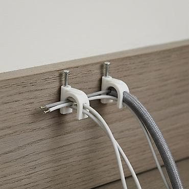 Ağ rəngli kabel sıxacları seti - Məhsul: Divar və ya digər səthlərə