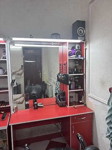 Peşəkar bərbər iş masası və güzgü modulu - Rəng: qırmızı-ağ - — 1