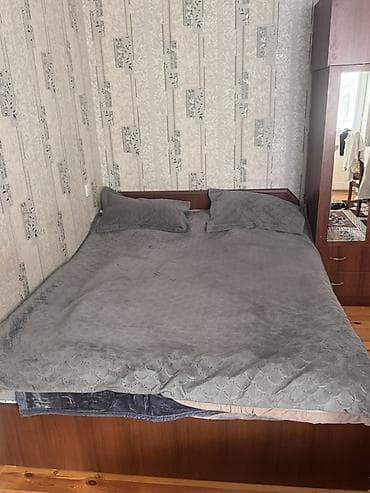 Taxta karkaslı iki nəfərlik çarpayı - Ölçü: təxmini 160×200 sm