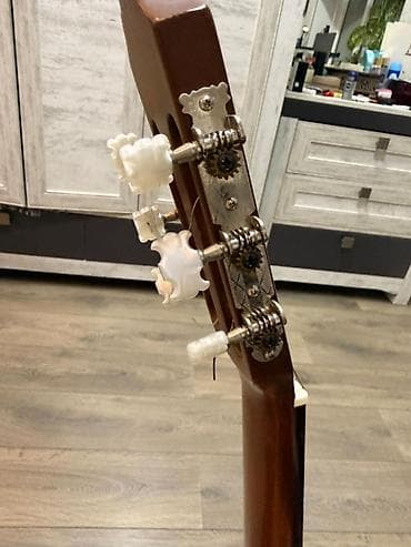 Fleytalar: Klassik gitara, Yamaha — 2