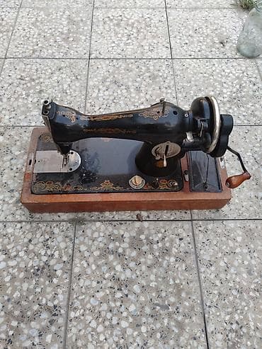 qədim pullar: Tikiş maşını qədimi. Ev satılır deyə işlənmiş əşyalar mövcuddur — 2