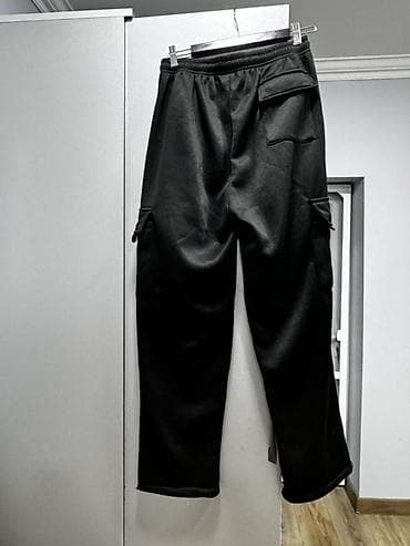 Kişi Geyimləri: Qara rəngli kişi cargo şalvarı Tezedi hec istifade olunmuyub Razmer — 2
