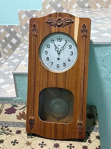 Divar saatları, Mexaniki, Mayatnik