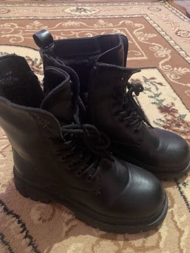 Qara rəngli uniseks qış botları Brend İstanbuldan alınıb 55 manata. 38