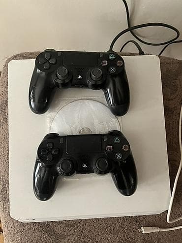 playstation 4 en ucuz: PlayStation 4 Slim (ağ rəng) komplekti PS4 Slim 1TB+2pult — 1