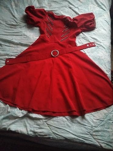 Аксессуары: Qırmızı qadın paltarı – bəzəkli və kəmərli - Rəng: parlaq qırmızı - — 1