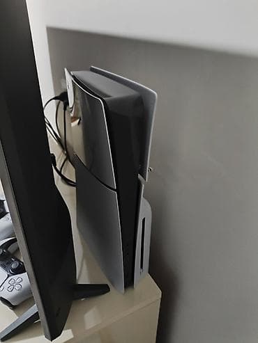 PlayStation 5 Slim – 1 TB (2 pult ilə) Satılır PS5 Slim 1TB. Cəmi 6 ay