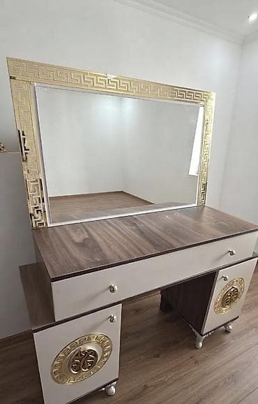 ucuz tul perdeler: Versace bazali yataq desti 750 manat.Catdirilma pulsuz.Unvan Bakixanov — 2