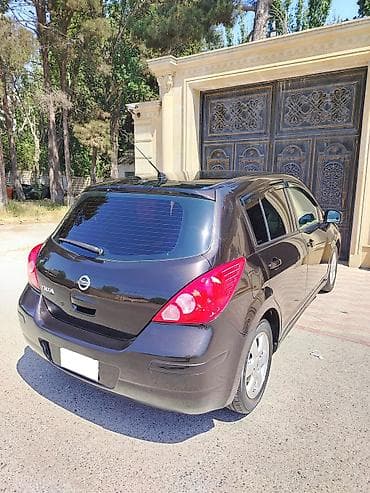 2000 e46 bmw: Nissan Tiida: 1.6 l | 2011 il Hetçbek — 4
