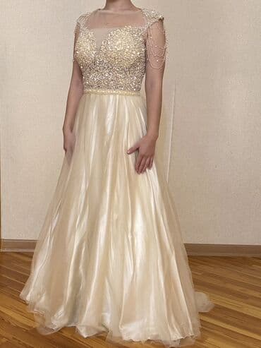 Qaşlı və sadə Toy paltarı - Rəng: açıq şampan - Üst hissə: şəffaf lalafo.az -da Qaşlı və sadə Toy paltarı - Rəng: açıq şampan - Üst hissə: şəffaf