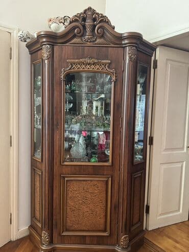 künc rəf: Şüşəli dolab vitrini — 1