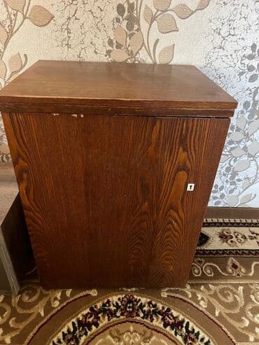 şifonerlər ikinci əl: İşlənmiş, Açılan, 1 qapı Düz dolab — 2