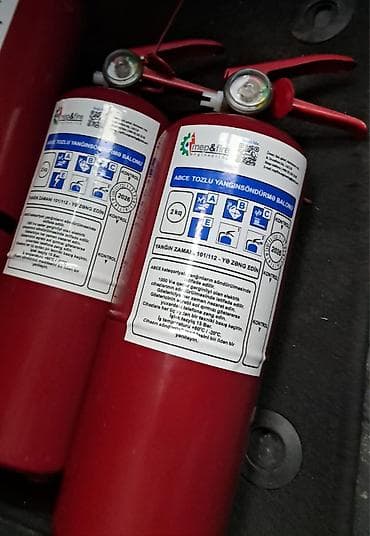 Qırmızı rəngdə, "AZ Fire Land" markalı tozlu yanğınsöndürmə balonu — 6