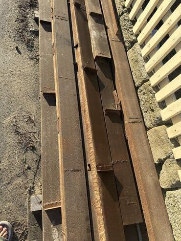 Tavan: Metal profil şvellerler. 5-6 metr uzunluq. 20-25 cm eni. Tikinti üçün — 6