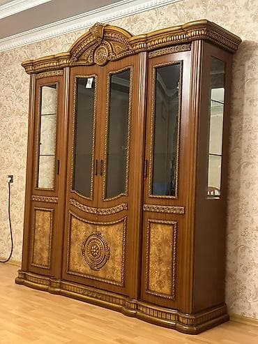 Klassik üslubda böyük vitrin/dolap - Material: ağac teksturalı