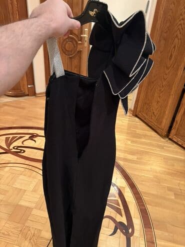 iş forma: Qadın gecə/libas paltarı - Rəng: qara - Stil: birqollu, assimetrik — 1