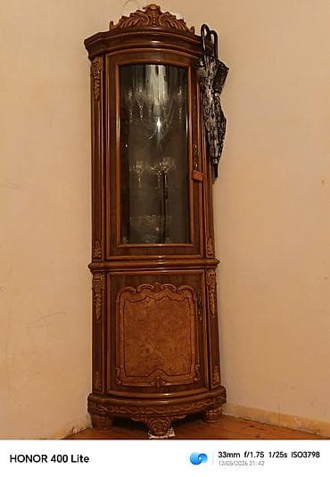 Klassik üslublu vitrin dəstəsi - Material: Təbii ağac üzərində oyma
