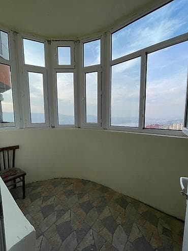 zabrat 1 ev: Geniş və işıqlı mənzil interyeri - Zövqlü dizaynlı geniş dəhliz — 9