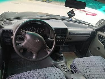 GAZ Volga 3110 sedan - Kuzov: qara rəng, 4 qapı, xrom ön barmaqlıq