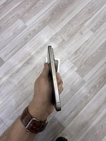 iphona: IPhone 15 Pro, 256 GB, Space Gray, Face ID — 4