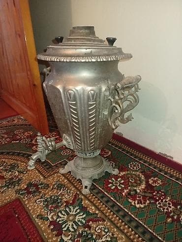 antik samovar: Antik kömür/sobaya əsaslanan samovar - Kütləvi metal gövdə, relyef — 2