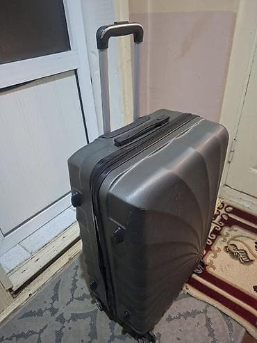 Çamadanlar: Sərt korpuslu səyahət çantası (təkərli, teleskopik tutacaqla) satılır — 2