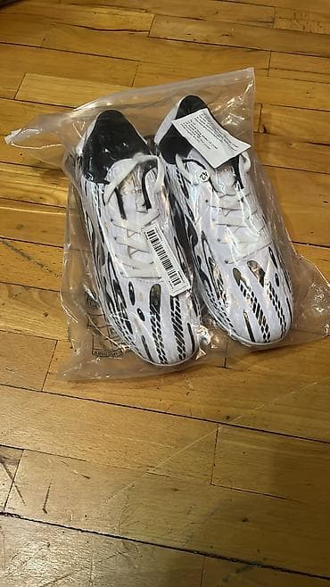 Botinkalar: Buts. Futbol üçün, suni futbol örtüyü üçün ideal. Yeni almışam, ancaq — 3