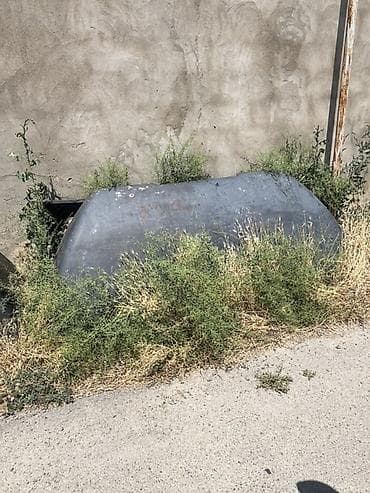 Plastik/qara materialdan hazırlanmış böyük su anbarı/çən korpusu
