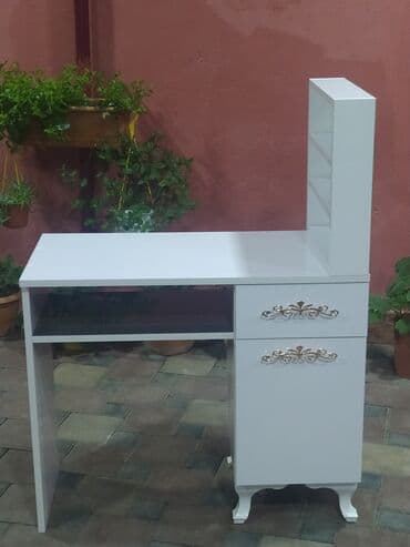 Yeni, Manikür üçün masa, Güzgüsüz